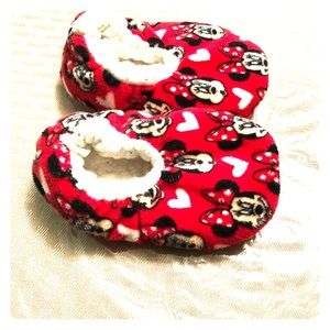 Toddlers size 5 Minnie Mouse cozy slippers